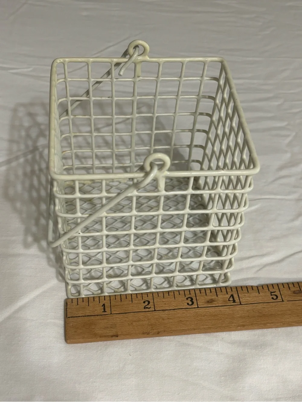 White Wire Mesh Storage Basket with Handles